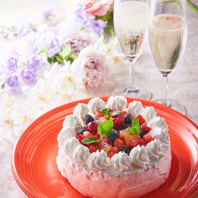 お祝い用のケーキ1500円(税込1650円)でご用意できます。