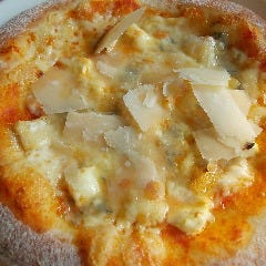 5種のチーズたっぷりピッツァ