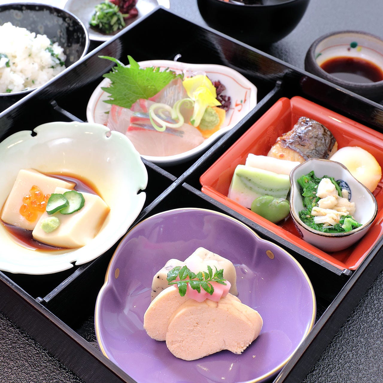 幕の内 嵯峨野 3 000円 税抜 京料理をより気軽に 彩り豊かな箱盛りなど全7品の詳細 京料理 加茂川 四条烏丸 烏丸御池 京料理 ぐるなび