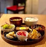 名物ランチのハナゾノ御膳。地産地消◎季節感◎