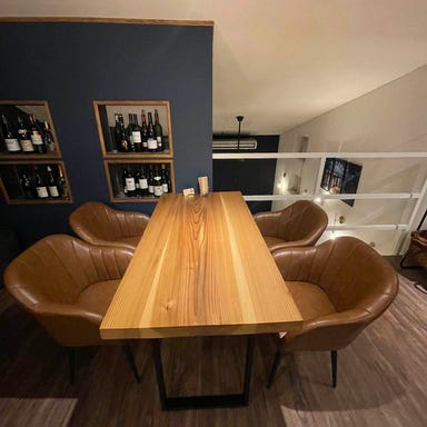 wine bar A bientot(アビアント)_テーブル席(2~4名様×2卓)(2名様×1卓)