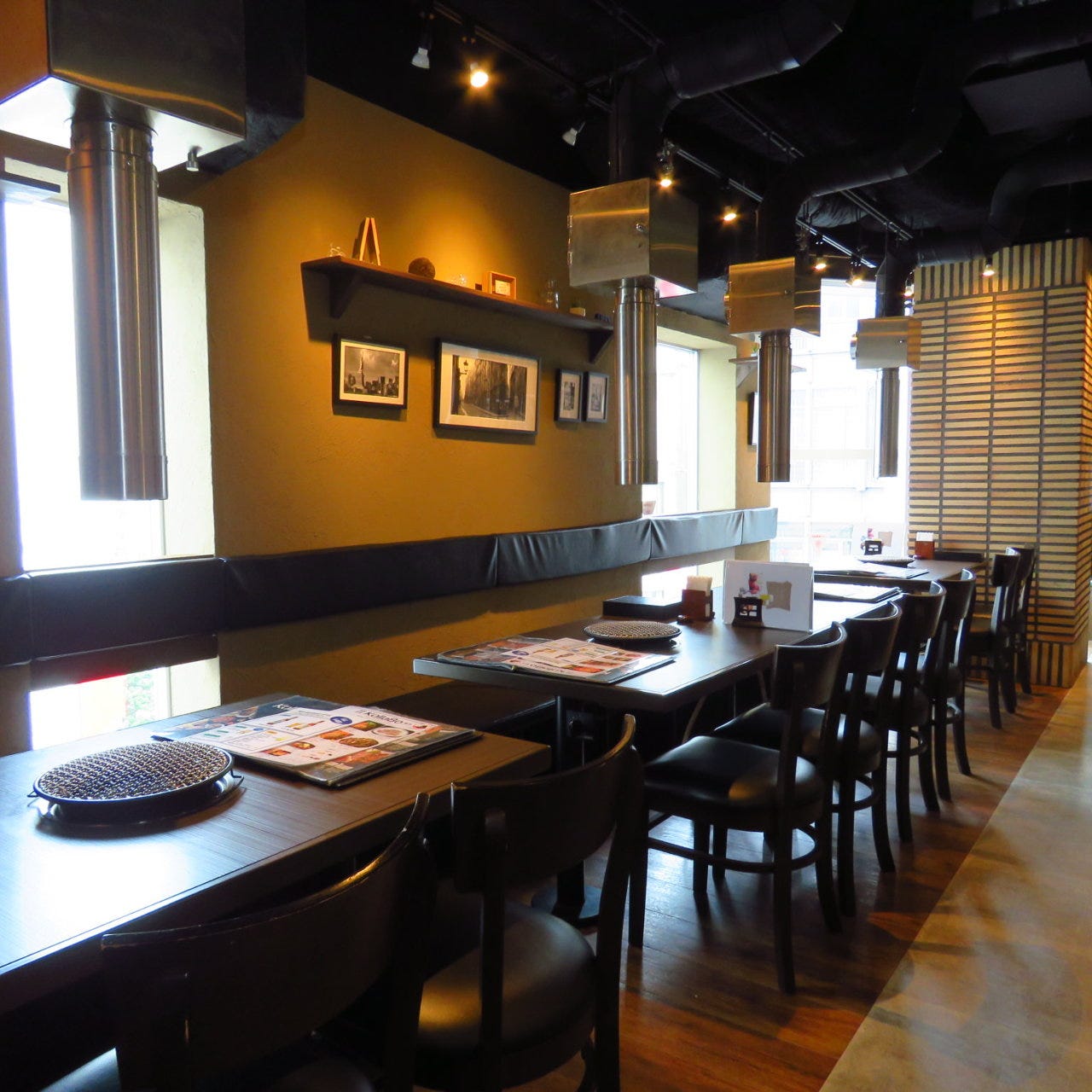 コラボ 三軒茶屋店の店内