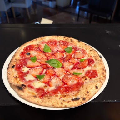 Trattoria Blair Garden(ブレアガーデン)_苺のマルゲリータ(ハーフサイズ)