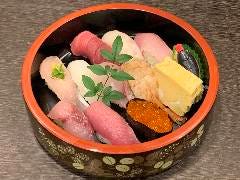 桶の貸し出しもしております（1人前～6人前まで盛り込み可）