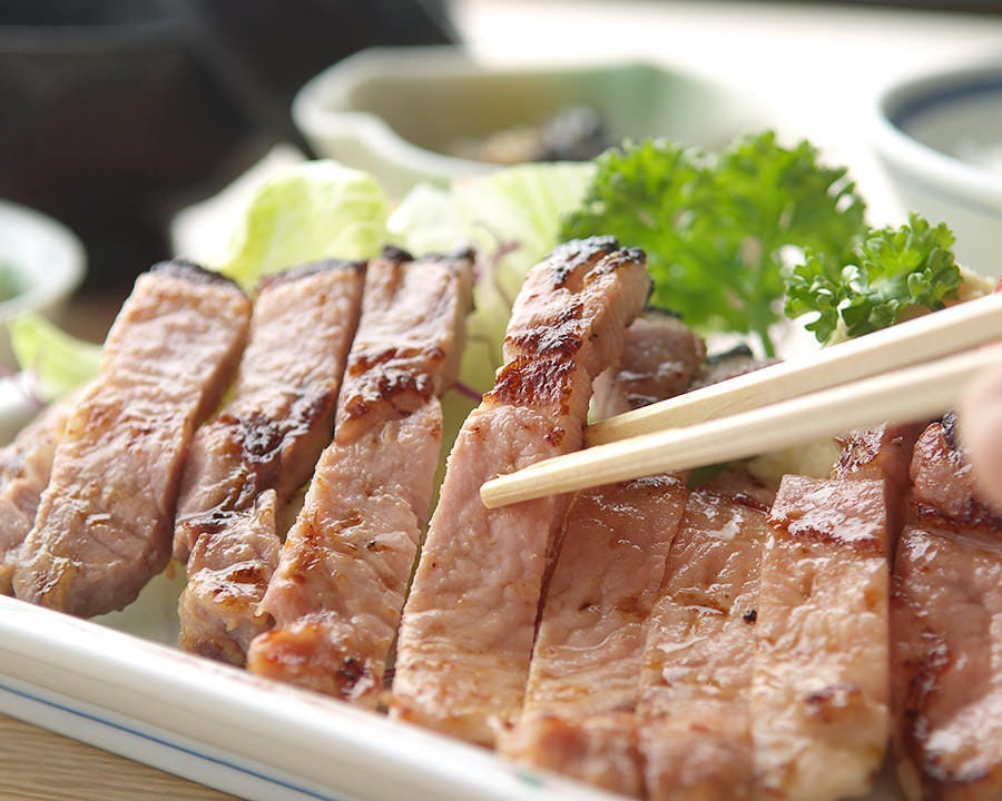 豚肉味噌焼き定食は味噌と豚の
旨みが相まったご飯がすすむ逸品