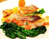 明石産の魚や淡路、神戸西産の野菜、果物を多く使います