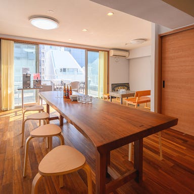 KUNISAWA BREWING_東京タワーを望む、開放的なルーフトップテラス