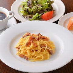 サラダ・パン・コーヒーor紅茶付 ランチセット1200円～