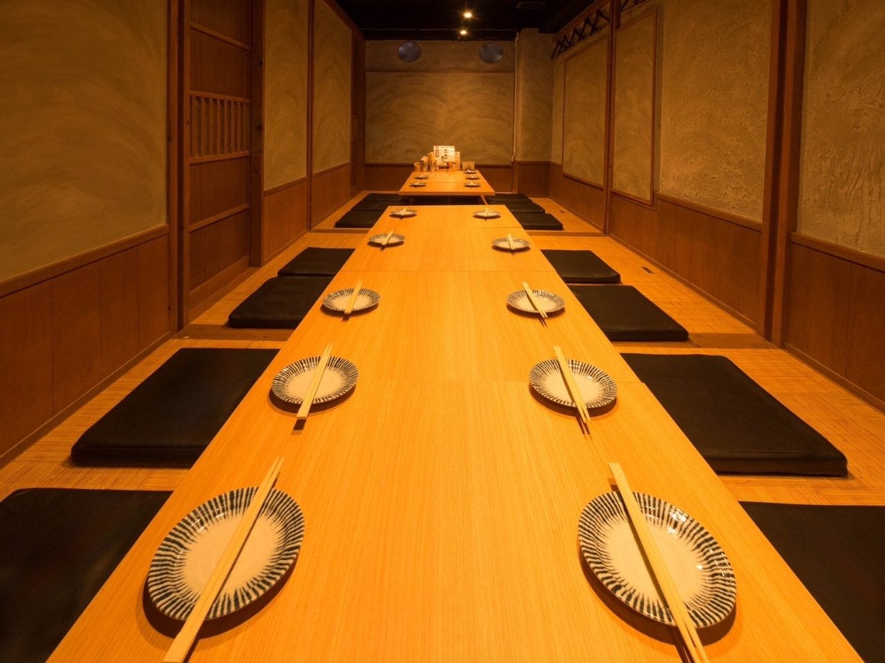 博多とりかわ串と肉汁餃子とり酒場 博多店 個室完備（博多