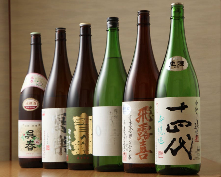 店主こだわりの厳選日本酒。種類豊富に取り揃えております。