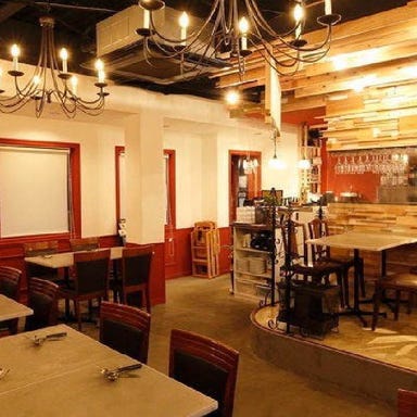 ガレットとブイヤベースのお店 GRANDIR‐グランディール‐_【テーブル席（2～10名様まで）】ゆったりとフレンチビストロを堪能