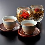 ポットに花開く香り豊かなジャスミン茶