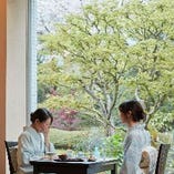 着物で平日レイトランチプラン｜日本庭園を眺めながら着物でお食事