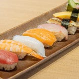 魚貝焼きのお供に
種類豊富でリーズナブルなお寿司は100円〜