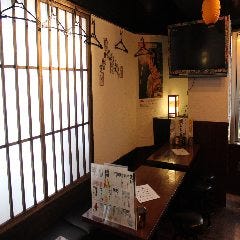 中・小規模の飲みの席にピッタリな店内です◎