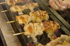 素材にこだわり、じっくりと焼き上げる串焼きをご堪能ください！