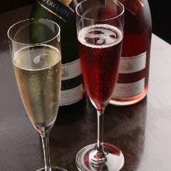 スペインワインをソムリエが厳選してご用意　グラス500円～