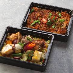 ローストビーフ・チキン・野菜と魚介と鶏肉の“ミックスパエリア”