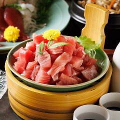 【まぐろブツ一皿山盛り放題】驚異の110円!お好きなだけどうぞ