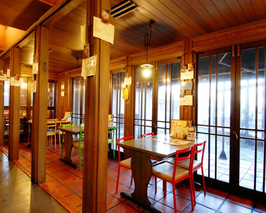 テーブル席・16名様まで