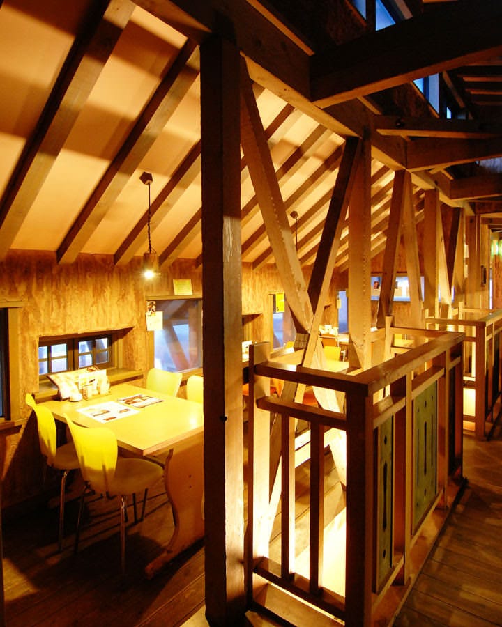 木のぬくもりと落ち着いた空間