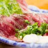 アラカルトで1番人気は「牛肉タタキ」