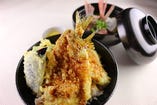 沼津港で水揚げされた地魚の地魚天丼