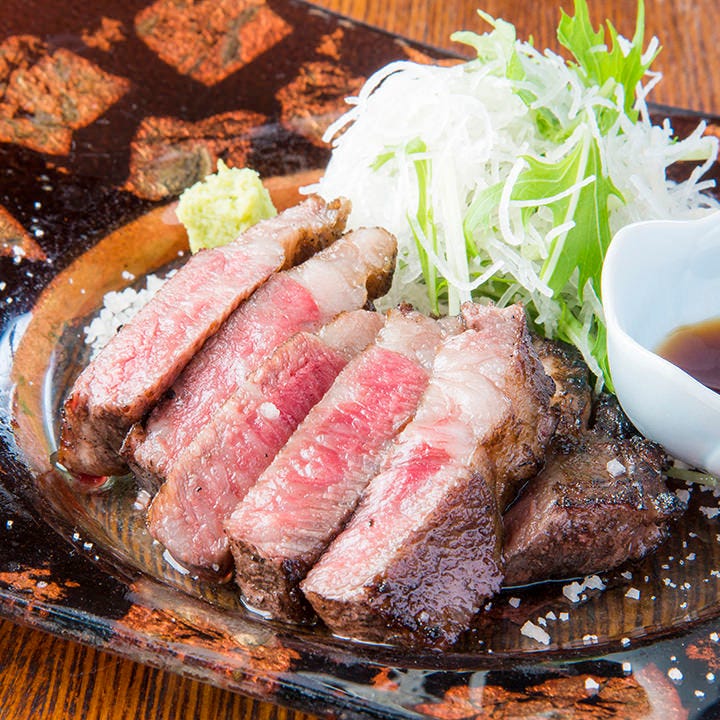 極上の広島牛を炙りステーキでご提供