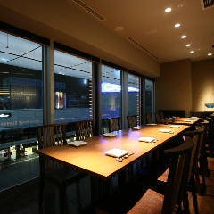 ダイナミックキッチン＆バー 響 新宿サザンタワー店_6名様～8名様までご案内可能な窓側テーブル個室