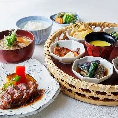 Dynamic Kitchen ＆ Bar 響 新宿サザンタワー店_贅沢ランチ・ 響膳(ひびきぜん)