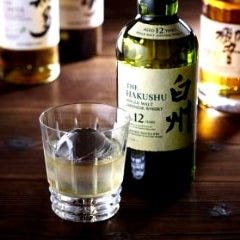 ダイナミックキッチン＆バー 響 新宿サザンタワー店_接待や会食に最適な完全個室もご用意しております。テーブル席と掘り炬燵席からお選びいただけます。洗練された内装とワンランク上の和食はご接待や法事等にもご利用頂けます。