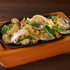 ダイナミックキッチン＆バー 響 新宿サザンタワー店_浅利と青ザーサイの貝だし塩焼きそば