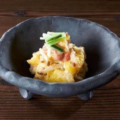 ダイナミックキッチン＆バー 響 新宿サザンタワー店_いぶりがっこと鯛酒盗のポテトサラダ