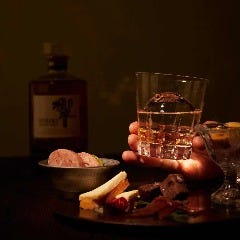 ダイナミックキッチン＆バー 響 新宿サザンタワー店_ジャパンウイスキー、ジャパンリキュールに合わせた酒肴の数々