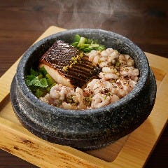 鰤山椒焼きと炙り白子のコシヒカリ石釜炊き込み飯 Dynamic Kitchen & Bar 響 新宿サザンタワー店_鰤山椒焼きと炙り白子のコシヒカリ石釜炊き込み飯
