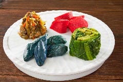 山形県三奥屋 漬物盛り合わせ Dynamic Kitchen & Bar 響 新宿サザンタワー店_山形県三奥屋 漬物盛り合わせ