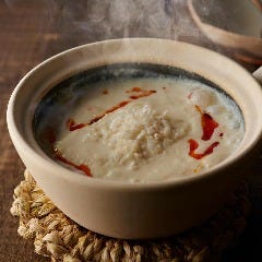 Dynamic Kitchen ＆ Bar 響 新宿サザンタワー店_牛出汁仕立ての白温豆腐　穂紫蘇いしる漬け・辣油・葱