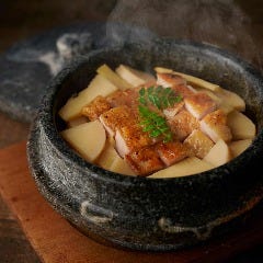 Dynamic Kitchen ＆ Bar 響 新宿サザンタワー店_はかた地どり山椒焼き　筍土佐煮　石釜炊き込み飯