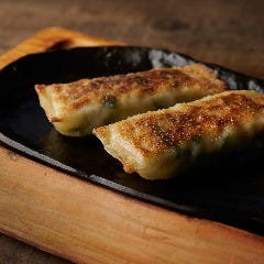 Dynamic Kitchen ＆ Bar 響 新宿サザンタワー店_黒豚と韮キムチの棒餃子