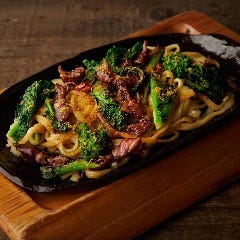 Dynamic Kitchen ＆ Bar 響 新宿サザンタワー店_「山形県松田製麺所　平打ち麺使用」 蛍烏賊と菜花、 発酵唐辛子の塩焼きそば　唐墨かけ