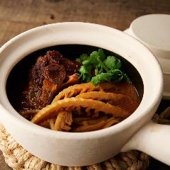 Dynamic Kitchen ＆ Bar 響 新宿サザンタワー店_国産牛テールと筍の担々土鍋麺