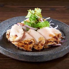 Dynamic Kitchen ＆ Bar 響 新宿サザンタワー店_蒸し鶏辛味山椒だれ