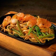 「山形県庄内 松田製麺所 平打ち麺使用」海老と空心菜の海老出汁焼きそば Dynamic Kitchen & Bar 響 新宿サザンタワー店_「山形県庄内 松田製麺所 平打ち麺使用」海老と空心菜の海老出汁焼きそば