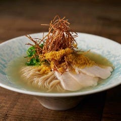 岩手県「盛岡冷麺」牛骨出汁の酢橘冷麺 Dynamic Kitchen & Bar 響 新宿サザンタワー店_岩手県「盛岡冷麺」牛骨出汁の酢橘冷麺