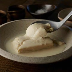 石川県珠洲市「大浜大豆地豆腐」奥能登の手作りおぼろ豆腐 能登塩・能登醤油・棒ほうじ茶米蜜 Dynamic Kitchen & Bar 響 新宿サザンタワー店_石川県珠洲市「大浜大豆地豆腐」奥能登の手作りおぼろ豆腐 能登塩・能登醤油・棒ほうじ茶米蜜