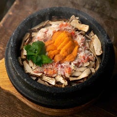 炙り松茸・本ズワイ蟹・雲丹 石釜炊き込み飯 ~酢橘・山葵~ Dynamic Kitchen & Bar 響 新宿サザンタワー店_炙り松茸・本ズワイ蟹・雲丹 石釜炊き込み飯 ~酢橘・山葵~
