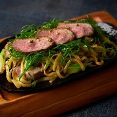 合鴨と九条ねぎ 山椒塩焼きそば Dynamic Kitchen & Bar 響 新宿サザンタワー店_合鴨と九条ねぎ 山椒塩焼きそば