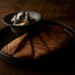 黒豆マスカルポーネと庄内麩 Dynamic Kitchen & Bar 響 新宿サザンタワー店_黒豆マスカルポーネと庄内麩