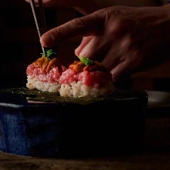 雲丹トロ寿司 二貫 Dynamic Kitchen & Bar 響 新宿サザンタワー店_雲丹トロ寿司 二貫