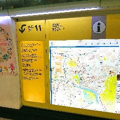 地下鉄改札を出たら11番出口、
プルデンシャルタワー方向へ出ます。